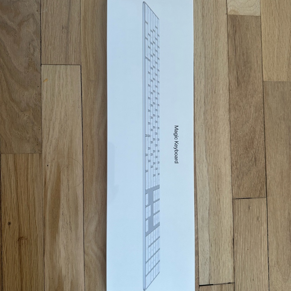 Apple Magic Keyboard with Numeric Keypad - White